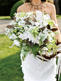 Earthy bridal bouquet by Maria Laura